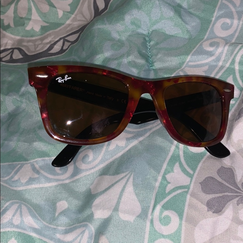 Ray-Ban Sunglasses 🕶 - Picture 2 of 4